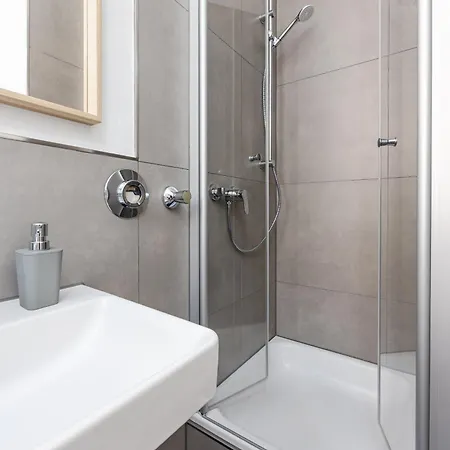 Monteurhome24 - Moderne In *